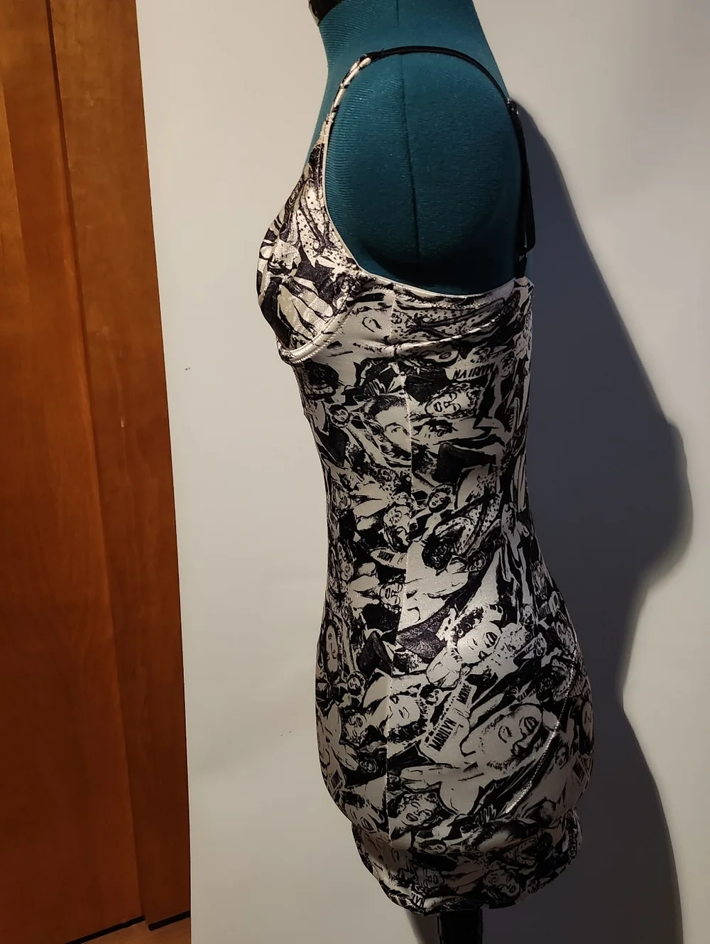 Used Black And White Marilyn Monroe Shapewear - Picture 7 of 12